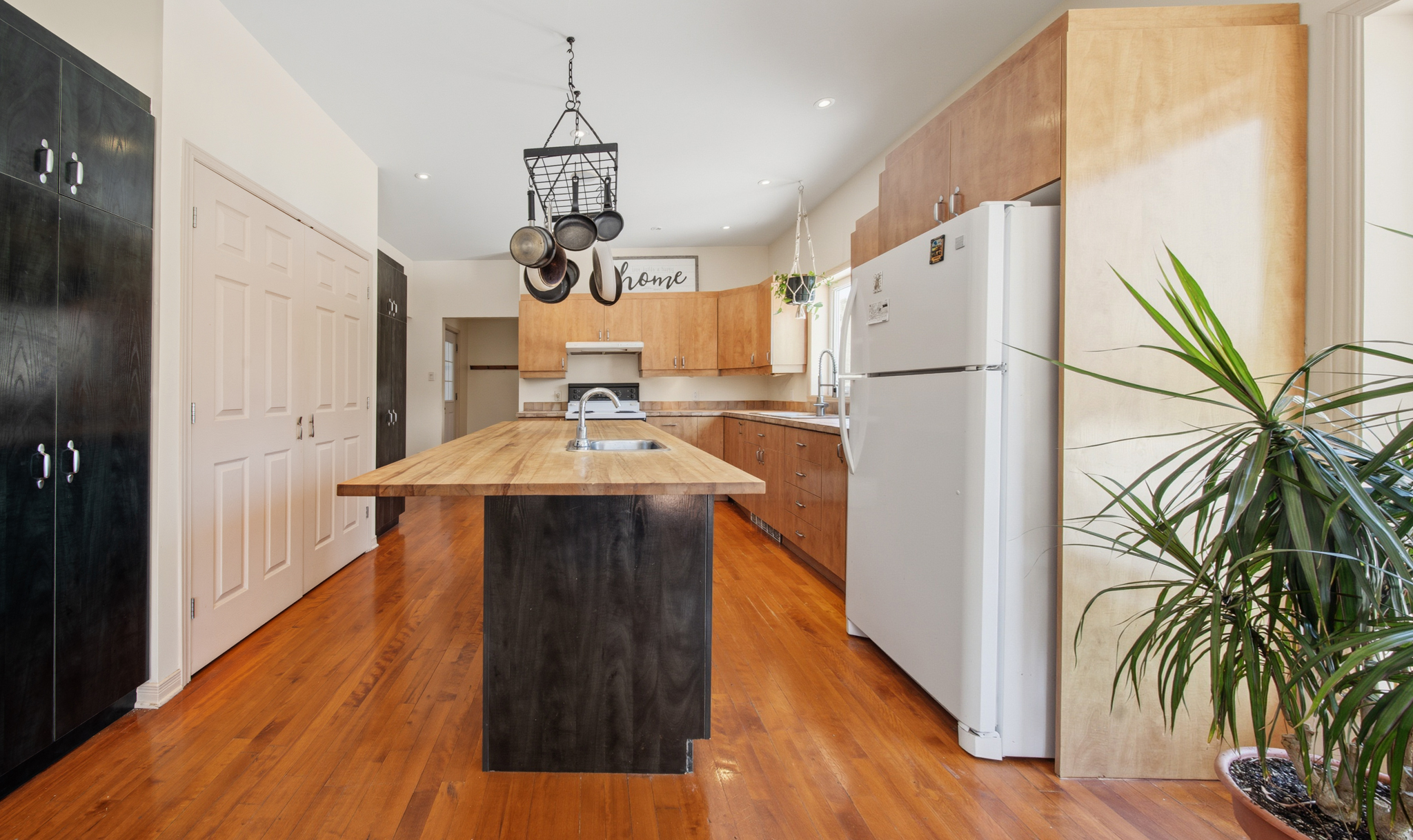 Kitchen — Jawad REALTOR, St-Sauveur