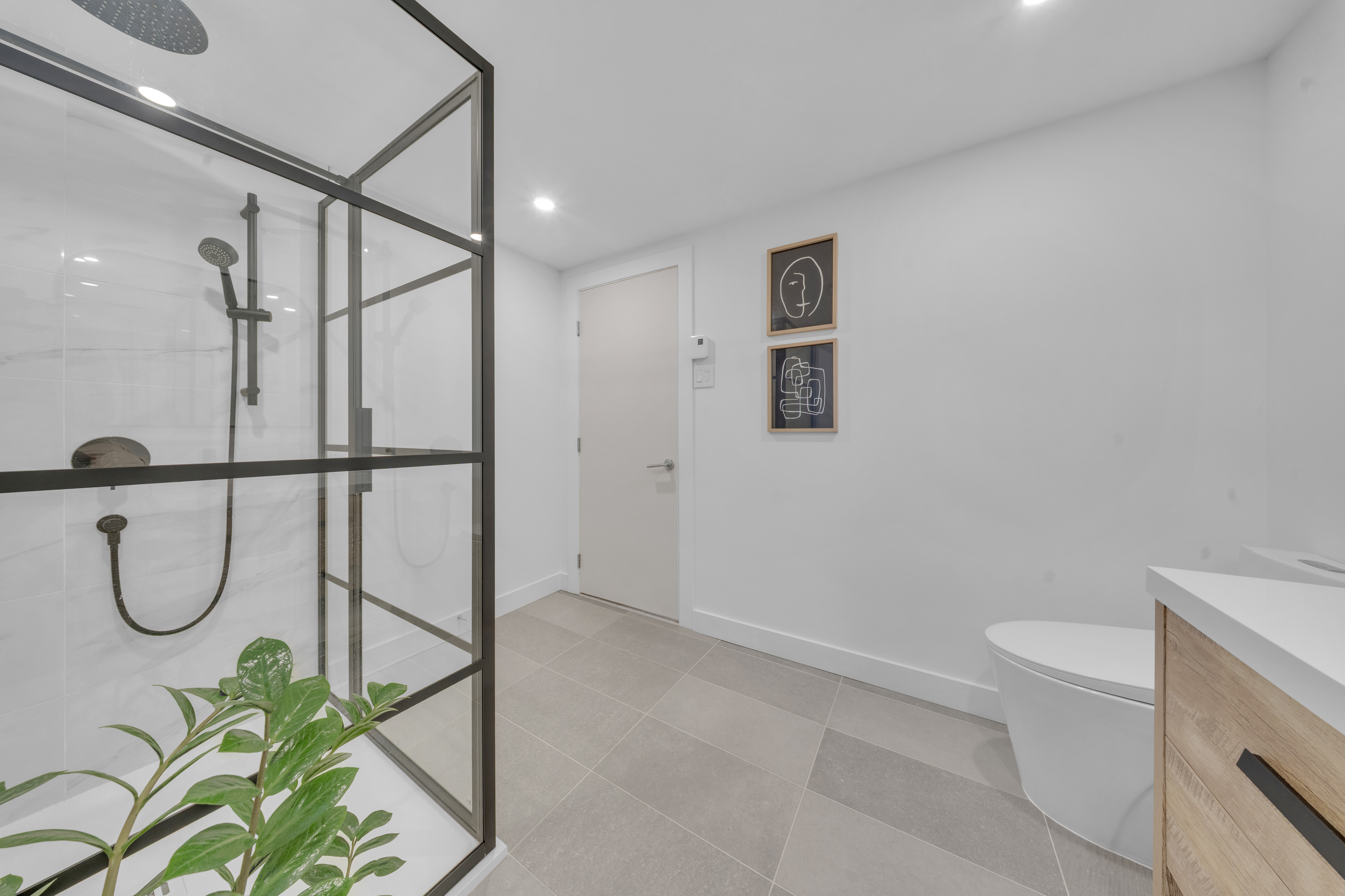 Bathroom — 10945 rue Topaz, Montréal