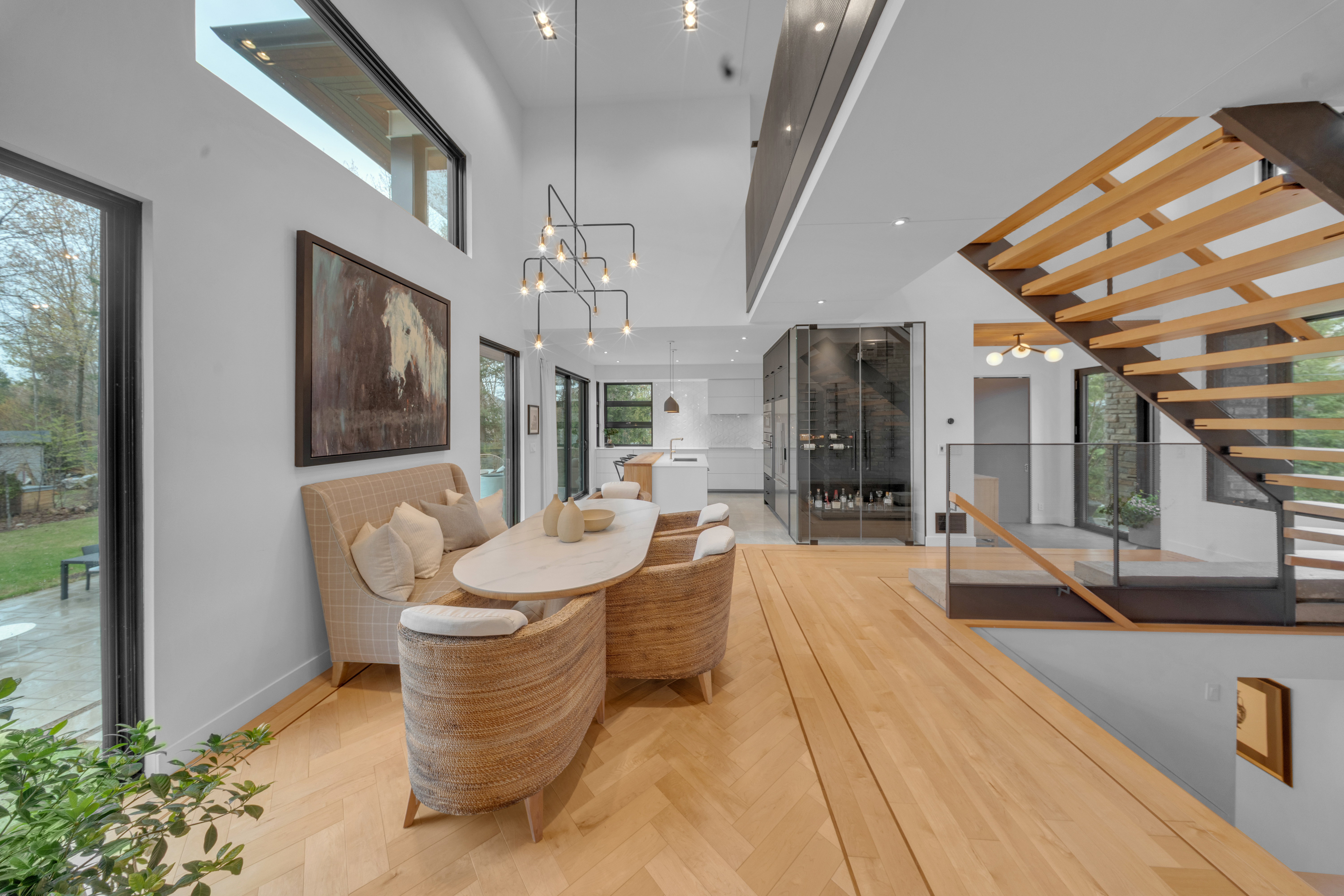 Dining and staircase — 10945 rue Topaz, Montréal